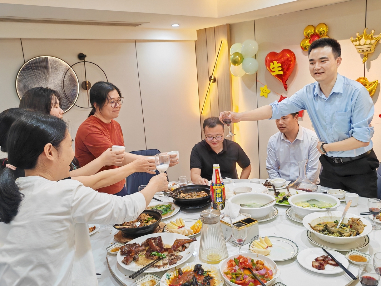 「情暖生辰，集體共慶」冠恒建設(shè)生日會暖心回顧